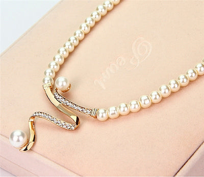 Emma™ | Earring and ring set with natural pearl and silver