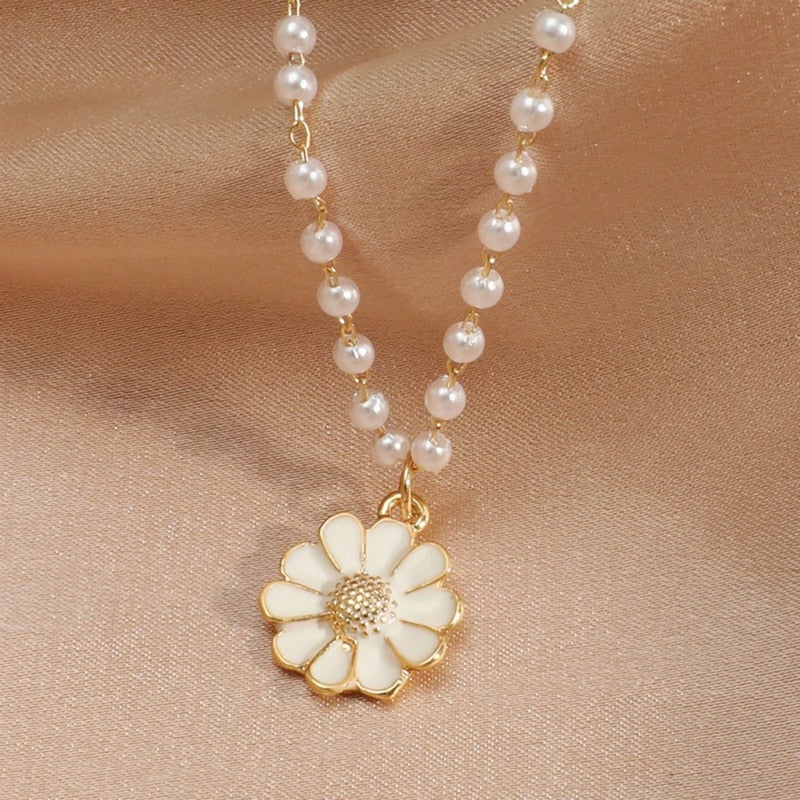 Emma™ | Daisy pendant with pearls