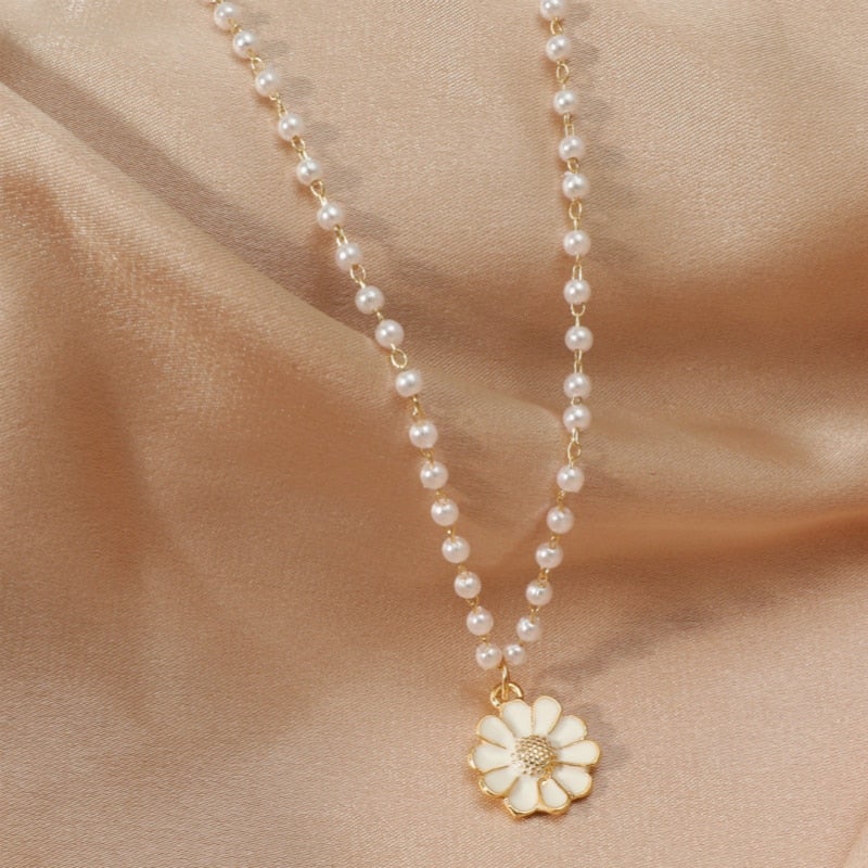 Emma™ | Daisy pendant with pearls