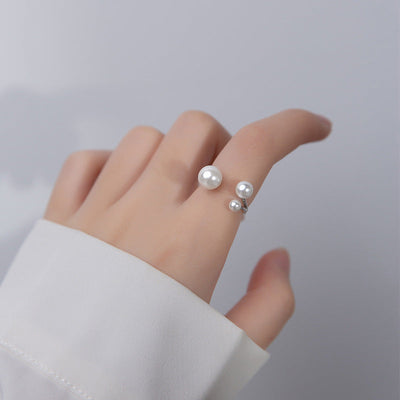 Emma™ | Adjustable Triple Pearl Ring