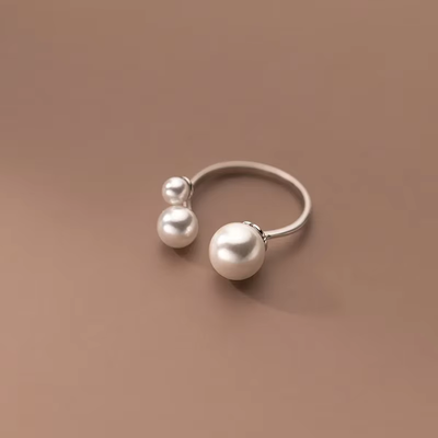 Emma™ | Adjustable Triple Pearl Ring