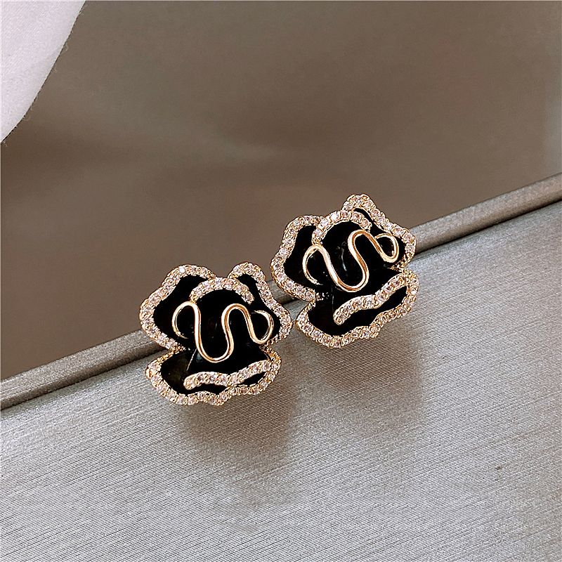 Emma™ | Elegant Gold Earrings Black Lotus