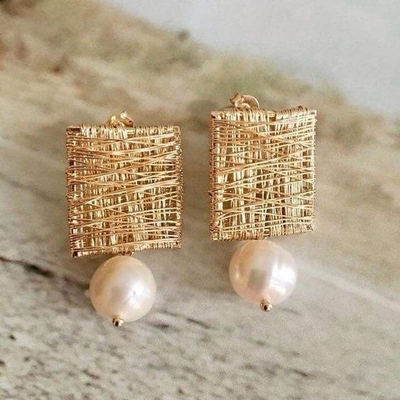Emma™ | Gold threads with pearls – earrings