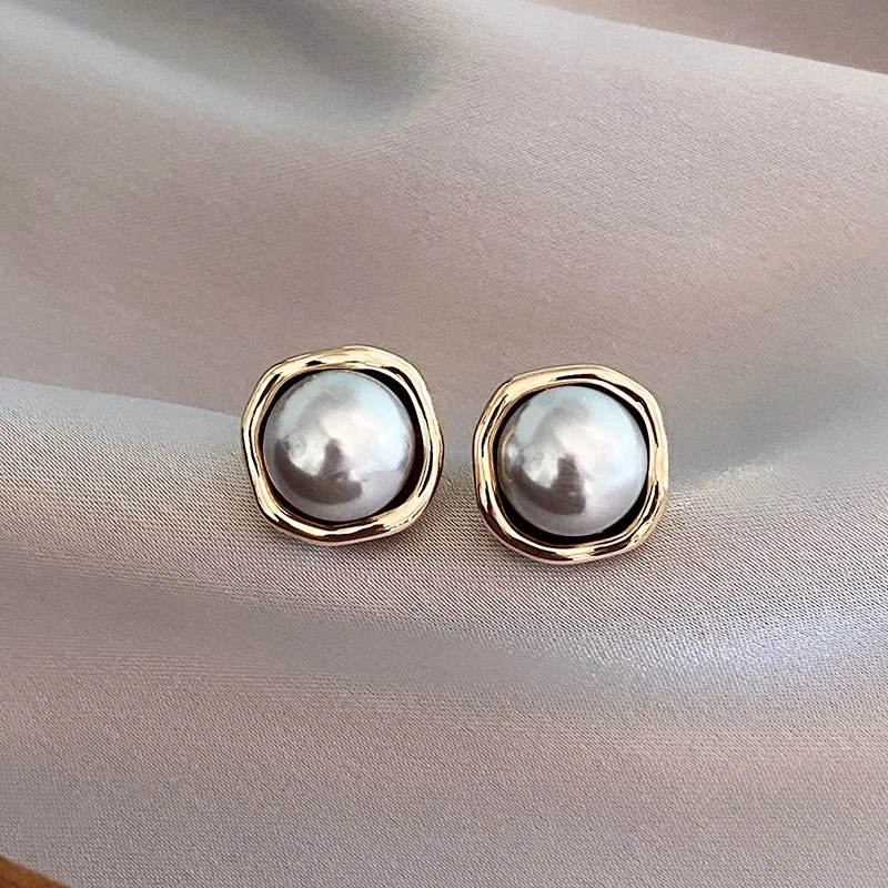 Emma™ | Black earrings with pearl