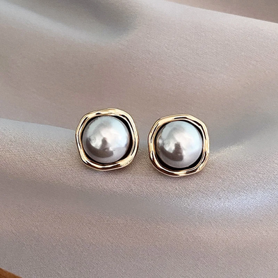 Emma™ | Black earrings with pearl
