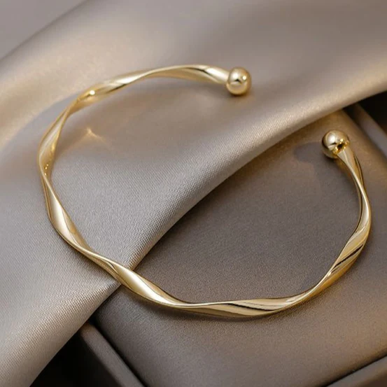 Emma™ | Elegant gold open bracelet