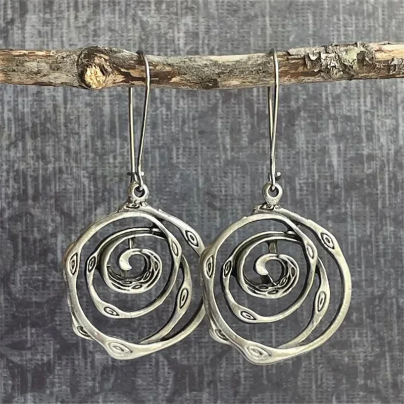 Emma™ | Earrings with a silver labyrinth