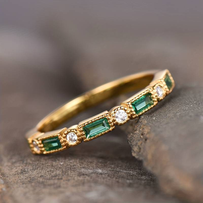 Emma™ | Gold ring with green zirconia inlaid