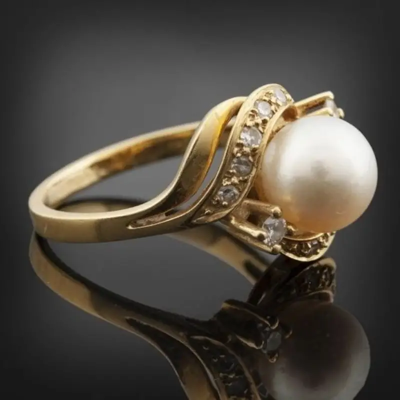 Emma™ | Elegant ring with pearl and diamond