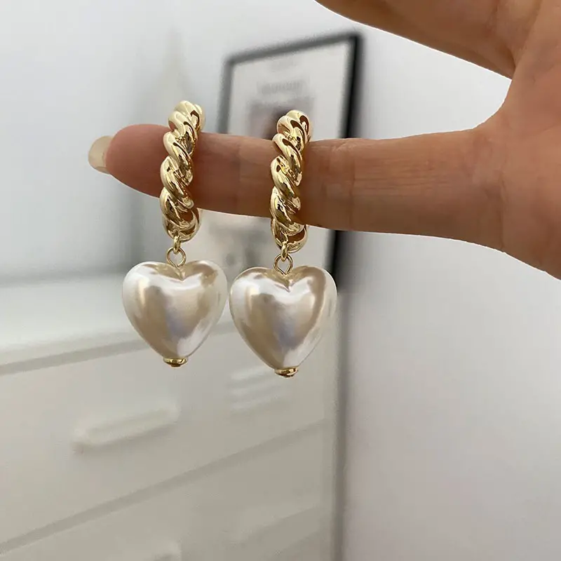 Emma™ | Elegant earrings with a pearl heart
