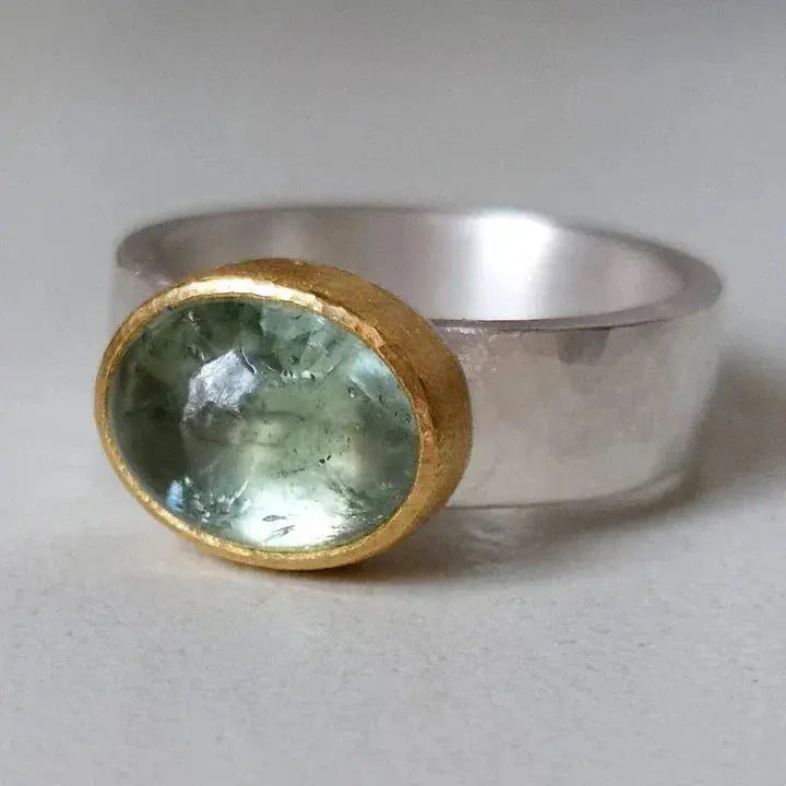Emma™ | Green ring with a round stone