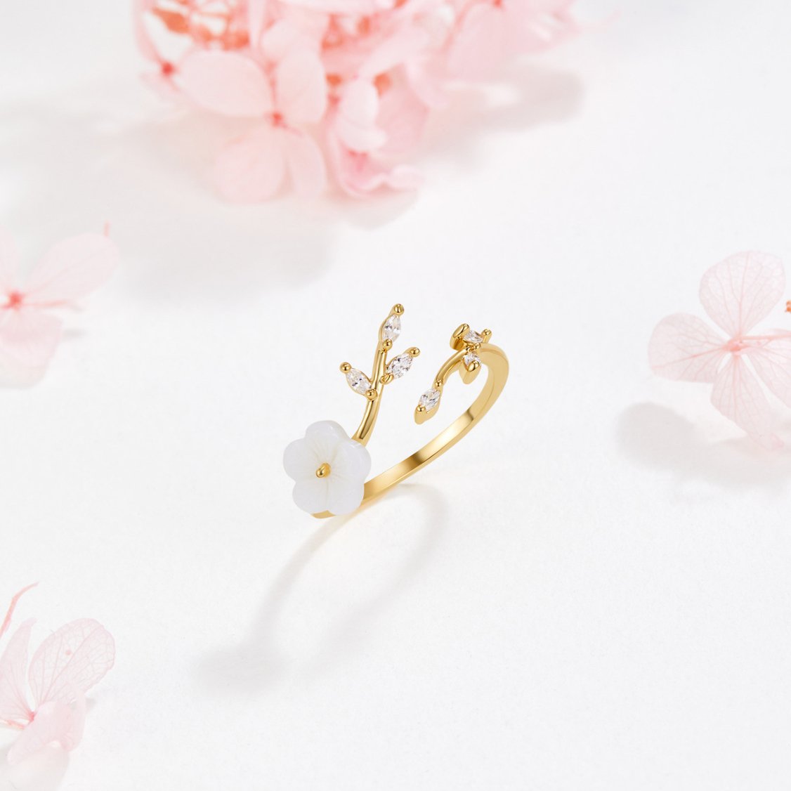 Emma™ | White ring with a flower